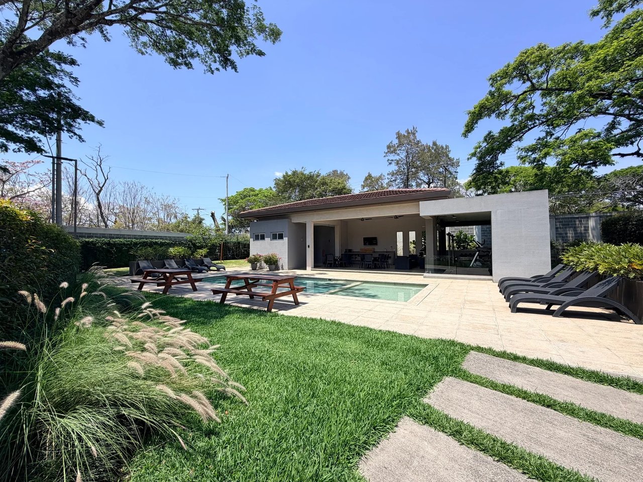 Contemporary Corner Condo, Santa Ana, San Jose