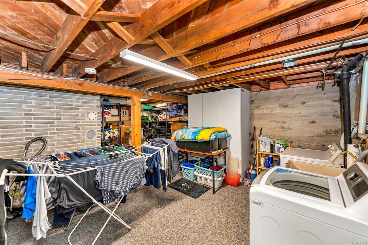 2884 Inez Dr