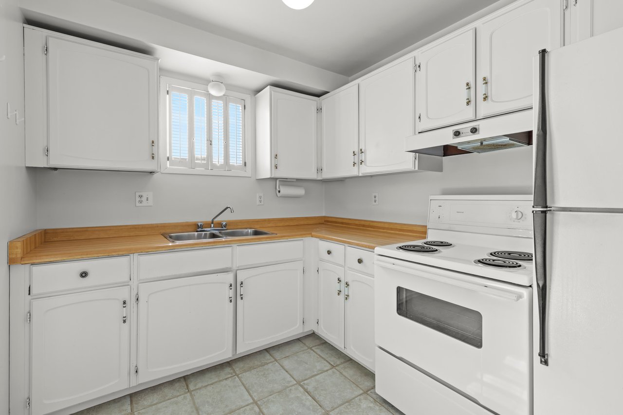 112 Graystone Cres