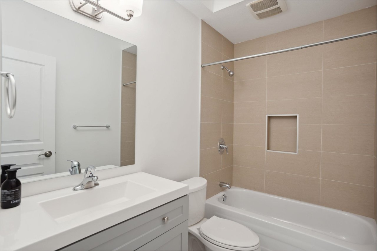 1699 Arbutus Pl