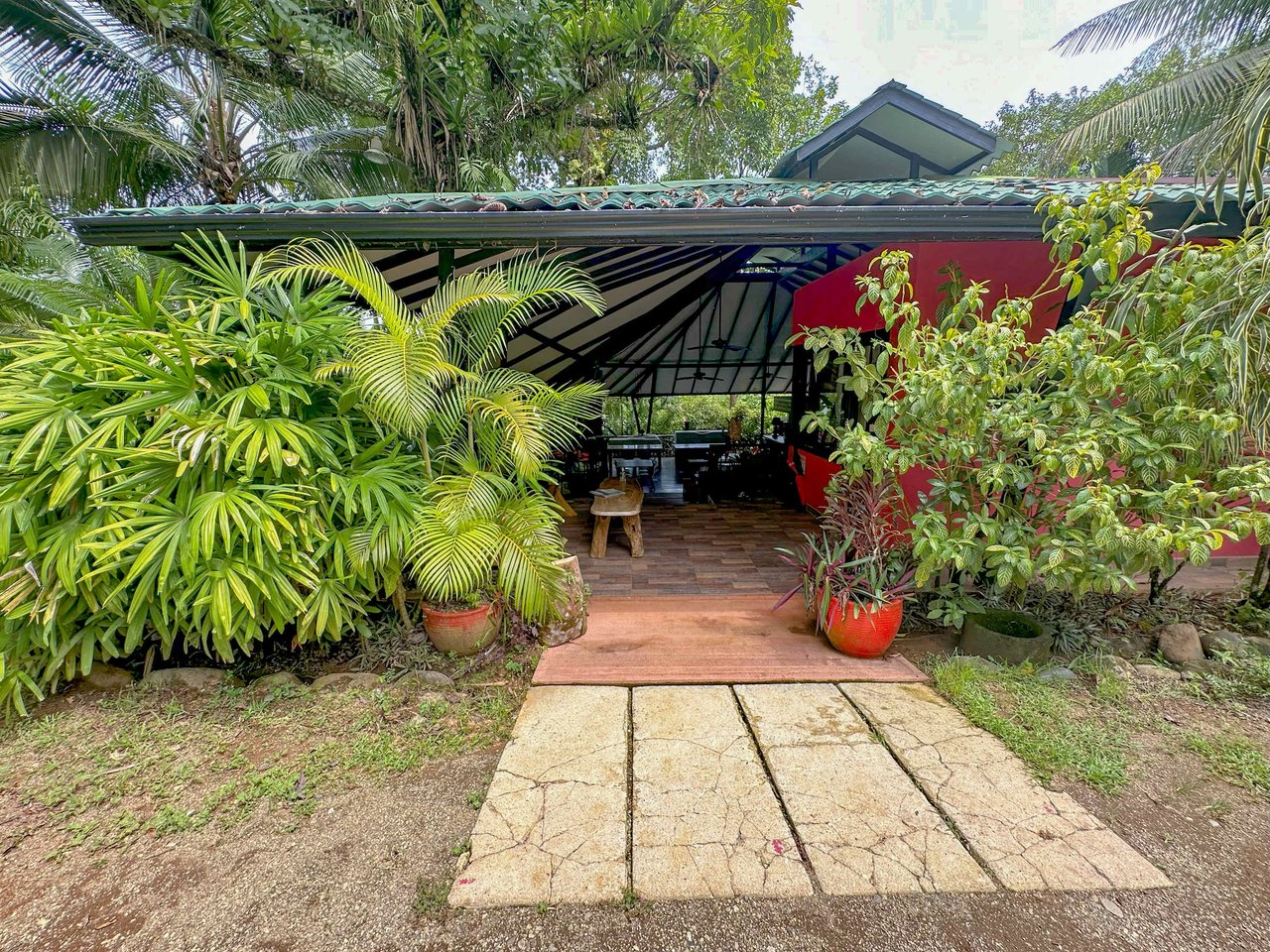 3 Cabins, A restaurant, A 3 Bed House And Multiple Plantels In The Heart Of Ojochal