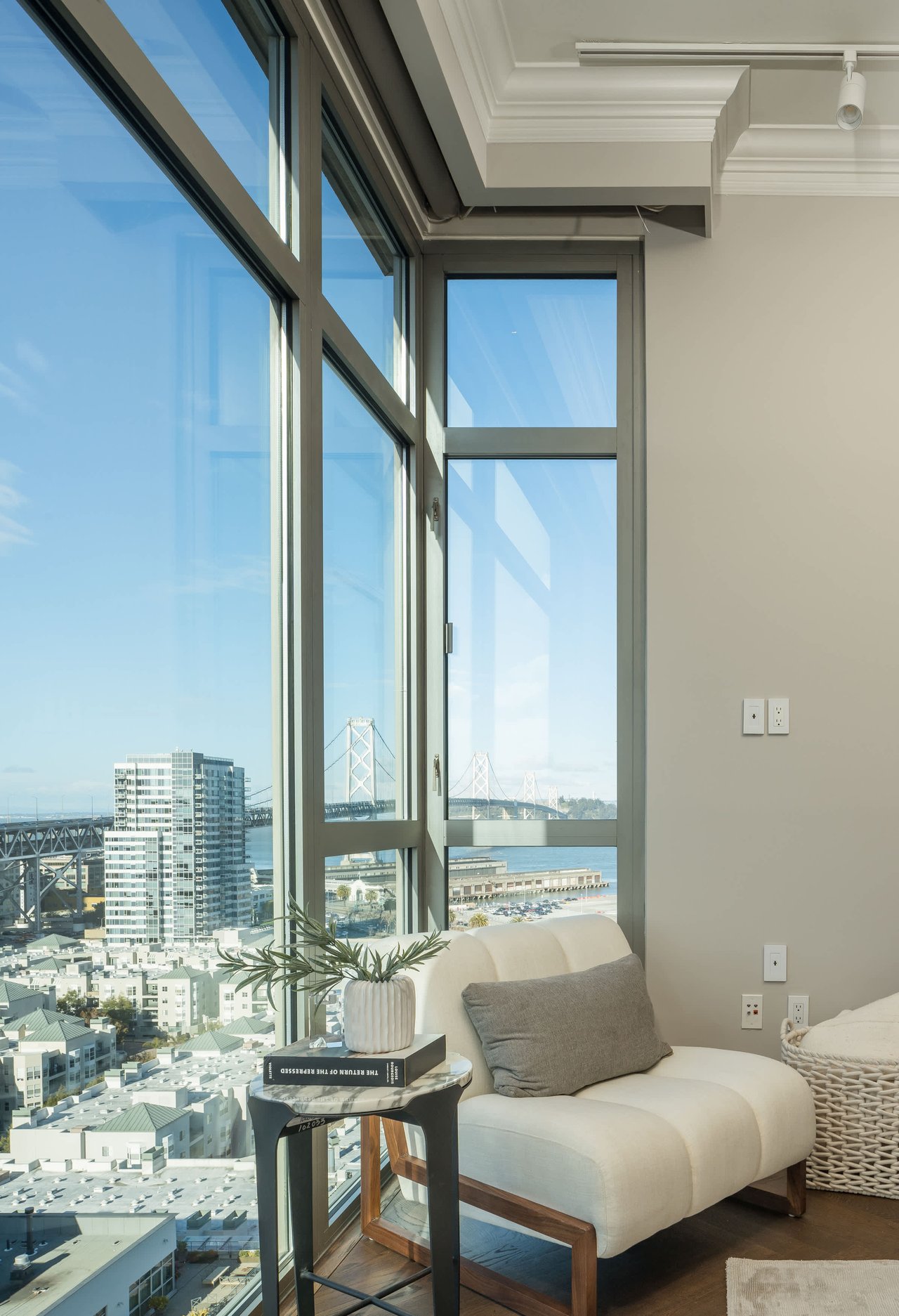 219 Brannan Street Unit: 18D