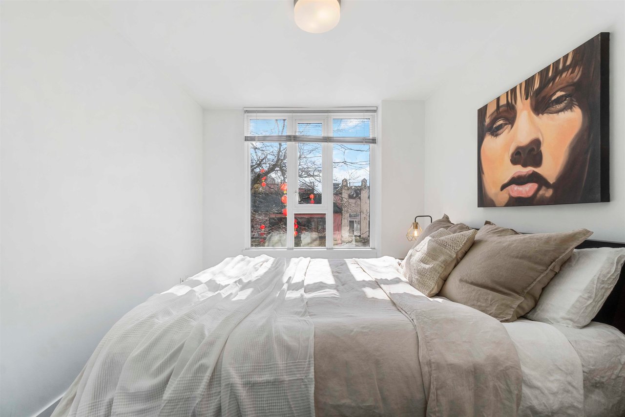 303-231 E Pender Street, Vancouver