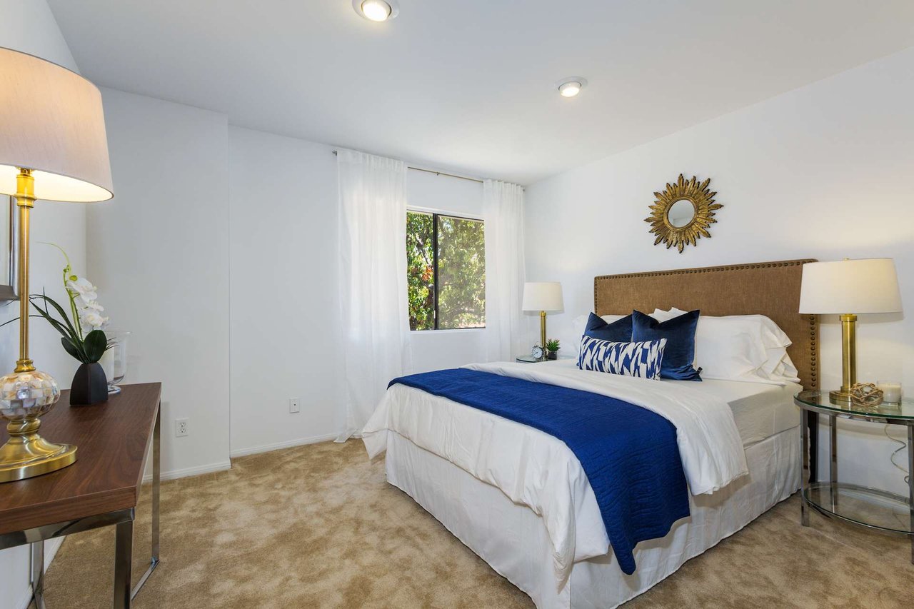 Front Facing Spacious Townhouse