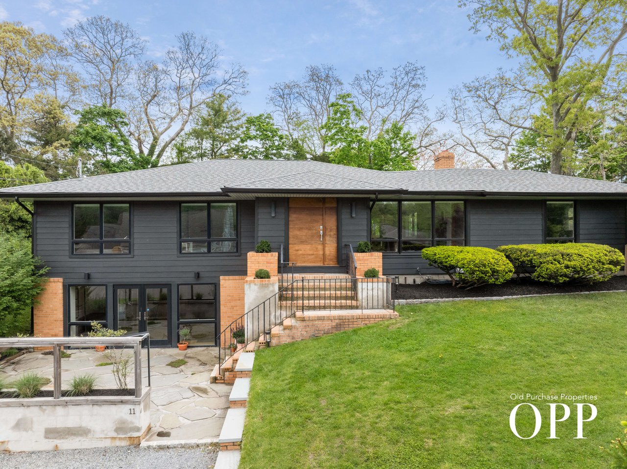 MOVE-IN READY MID-CENTURY MODERN