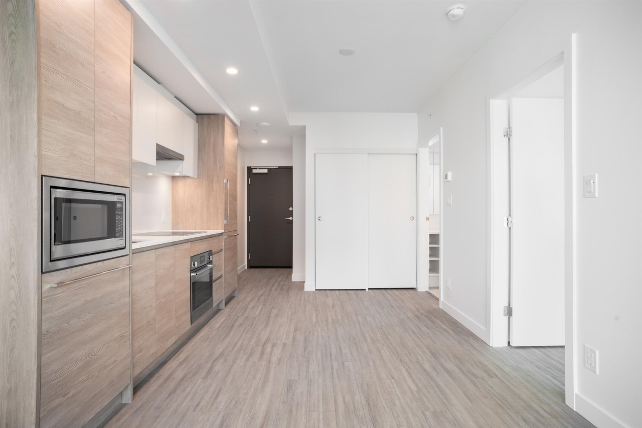 1807-13615 Fraser Hwy