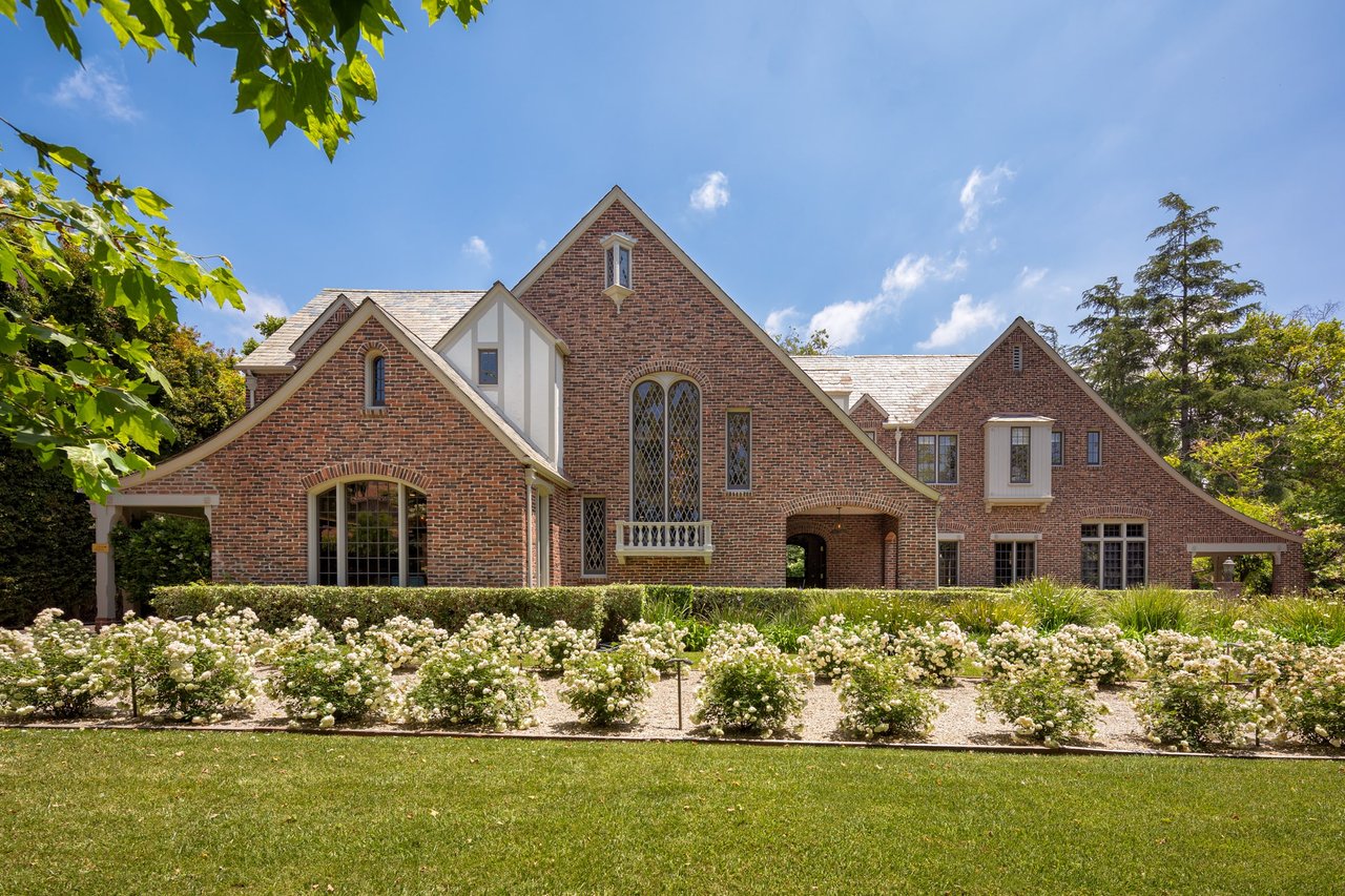 Stunning Gated Tudor