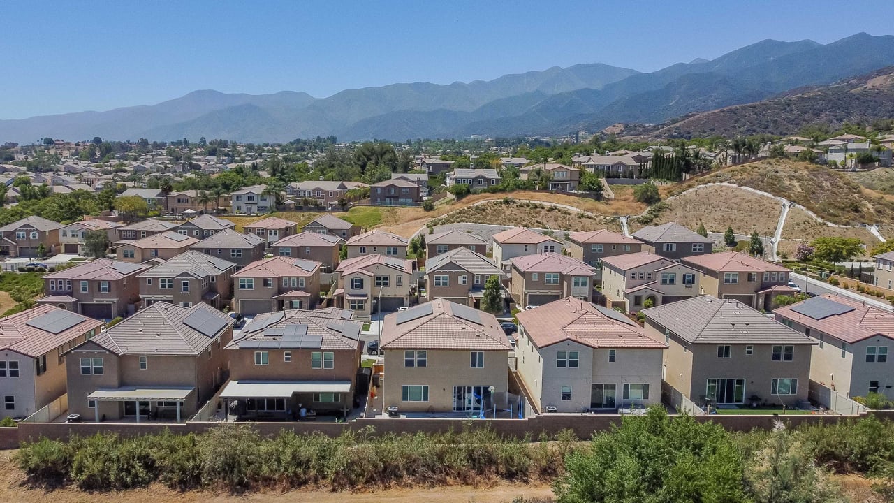 8904 Harmony Ct, Corona, CA 92883