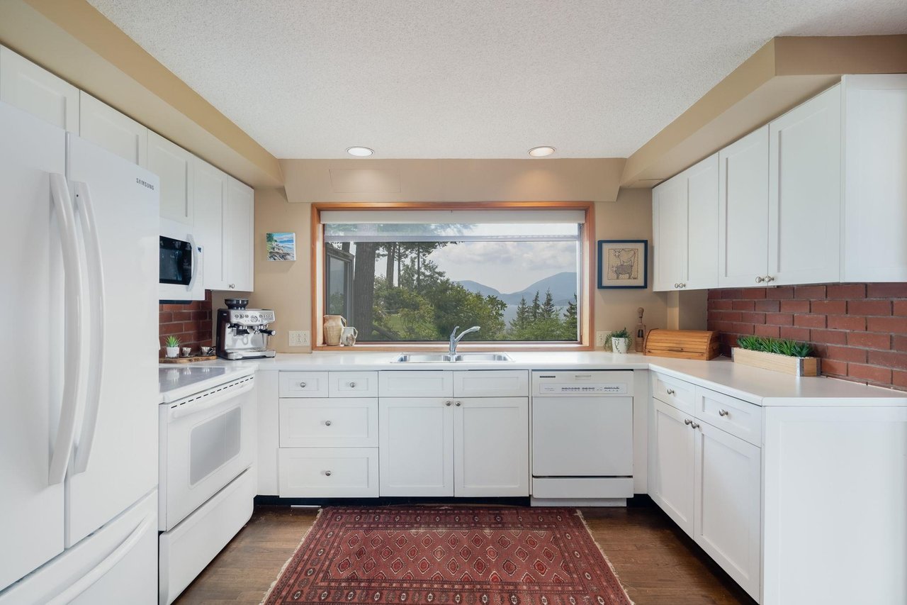 8595 Ansell Pl