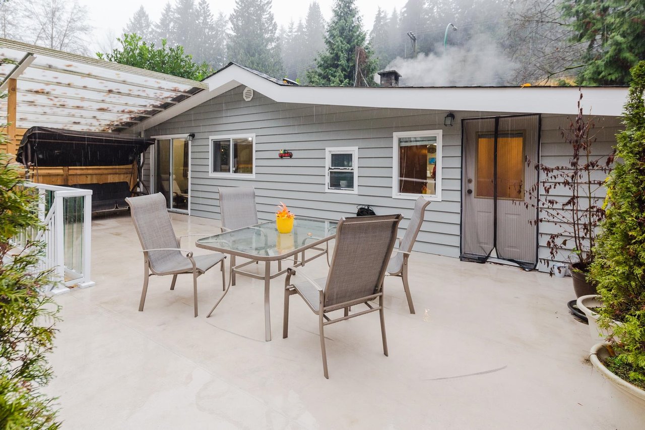 1650 Deep Cove Rd