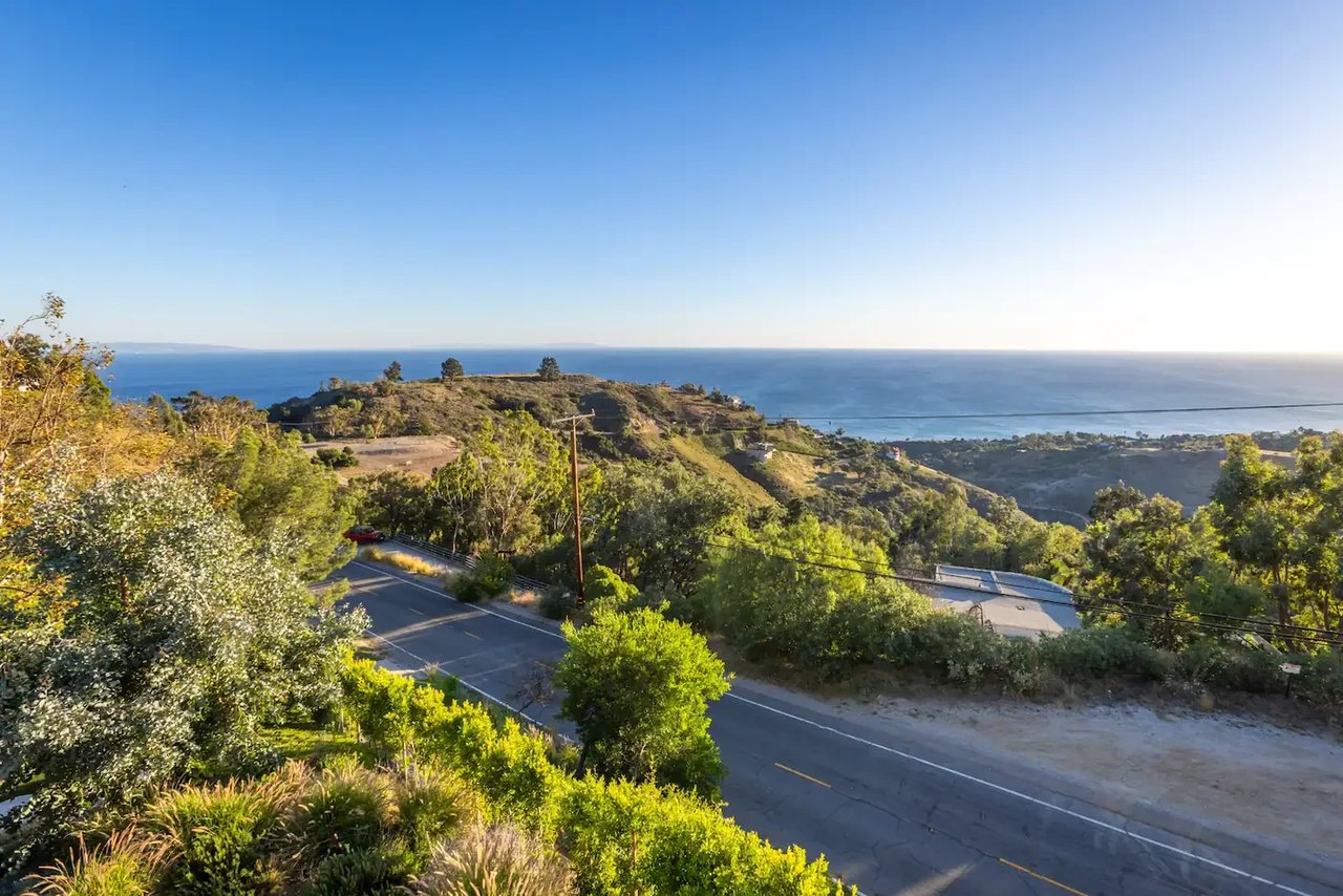 Entire Malibu Estate, 2 Hot tubs, Guest house