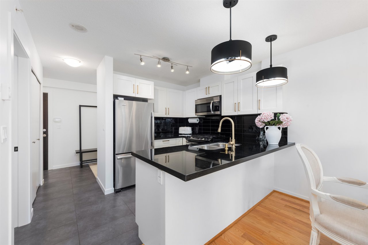 206-2133 Douglas Rd