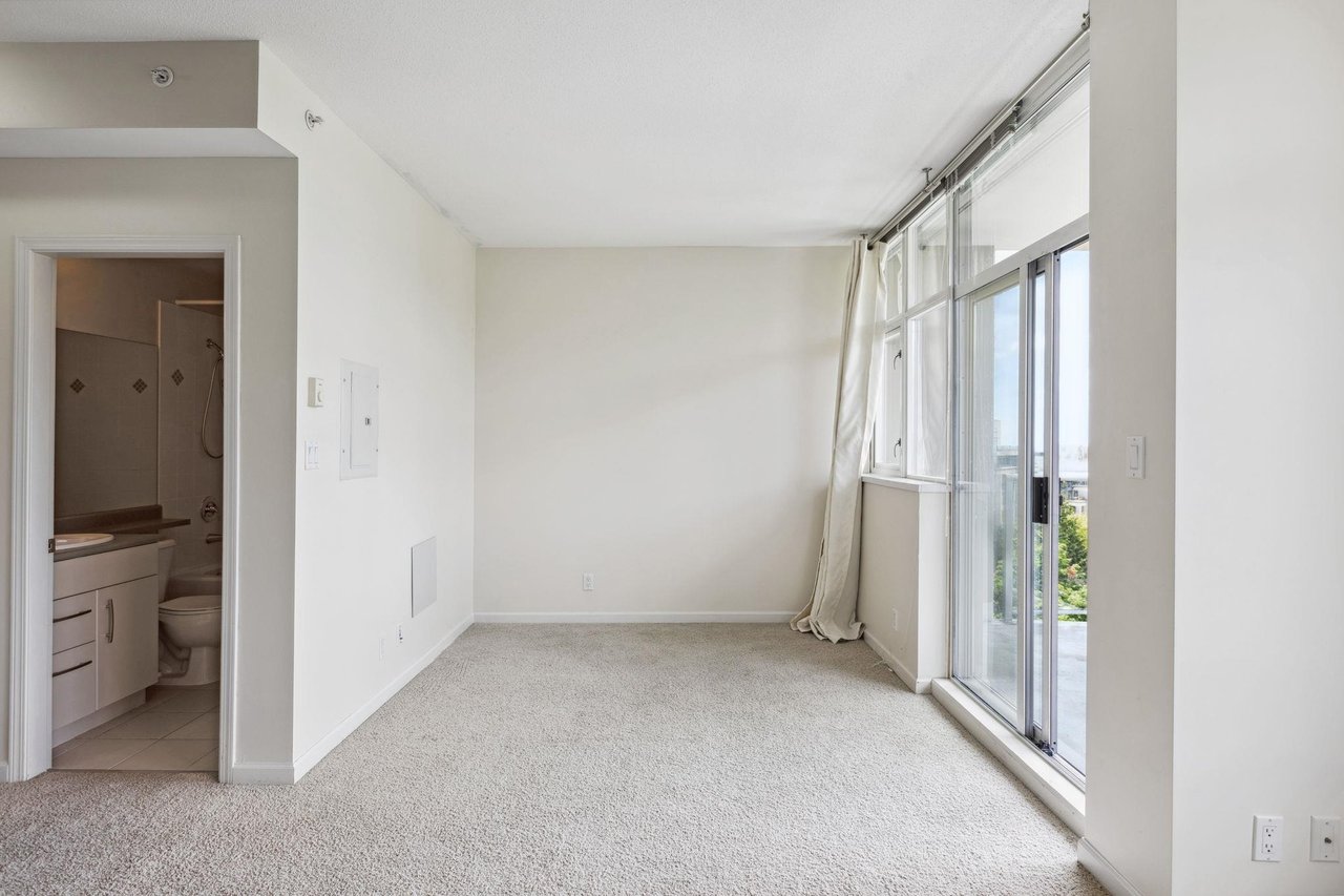 606-9288 University Cres