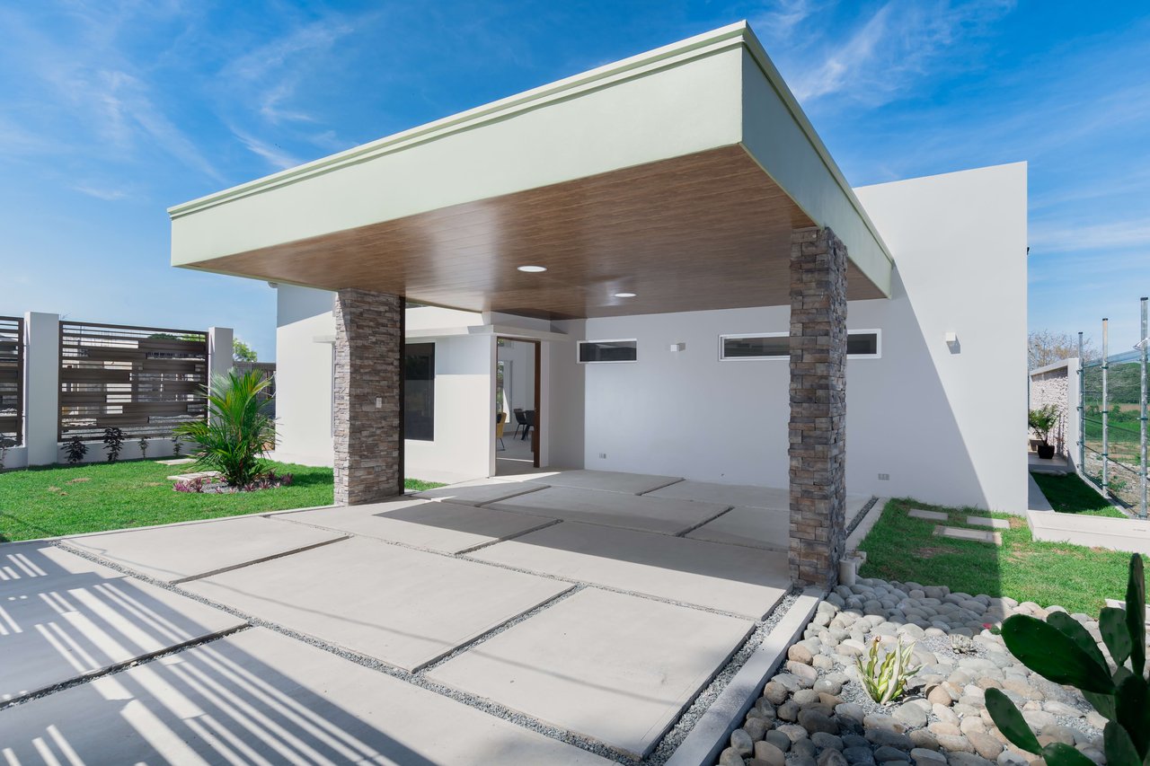 Uvita Paradise Brand New 3 Bedroom, 2.5 Bathroom Modern Home