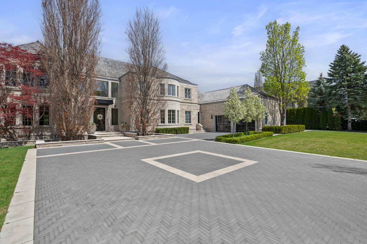 Within The Exclusive Narrows Of Pinewood Estates