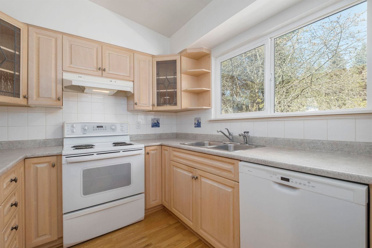 646 E Windsor Rd