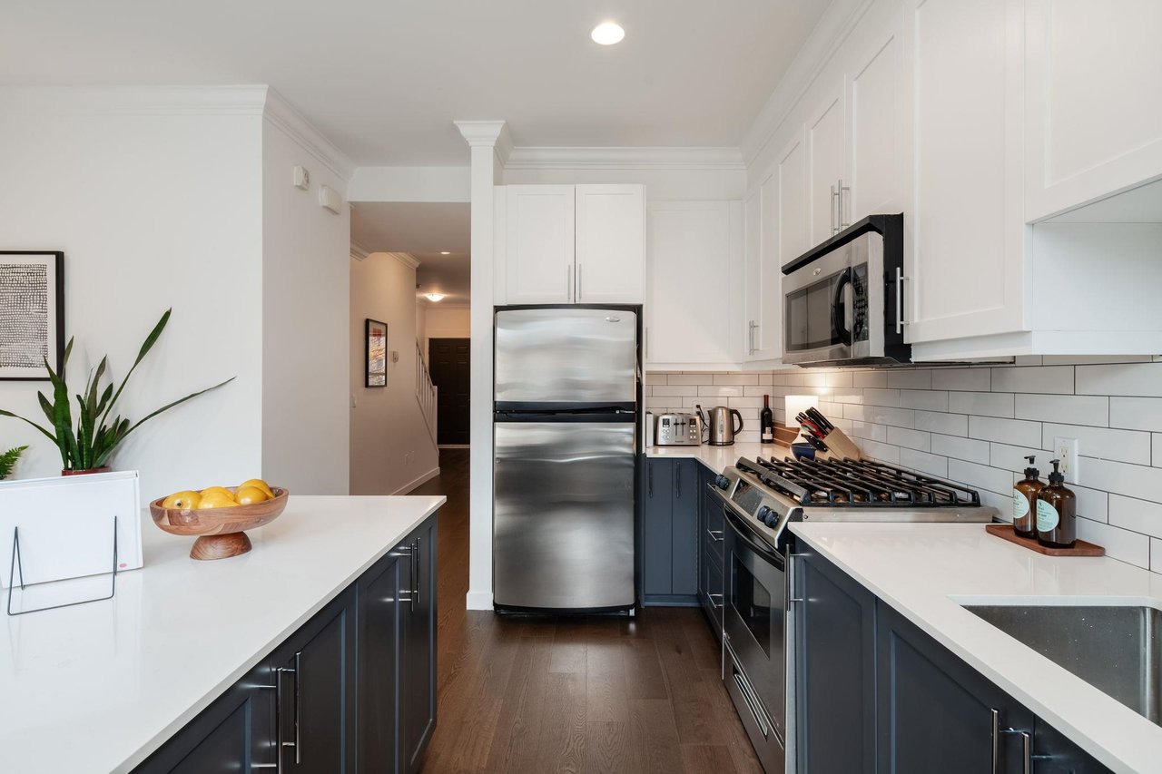 10-308 E 14th St