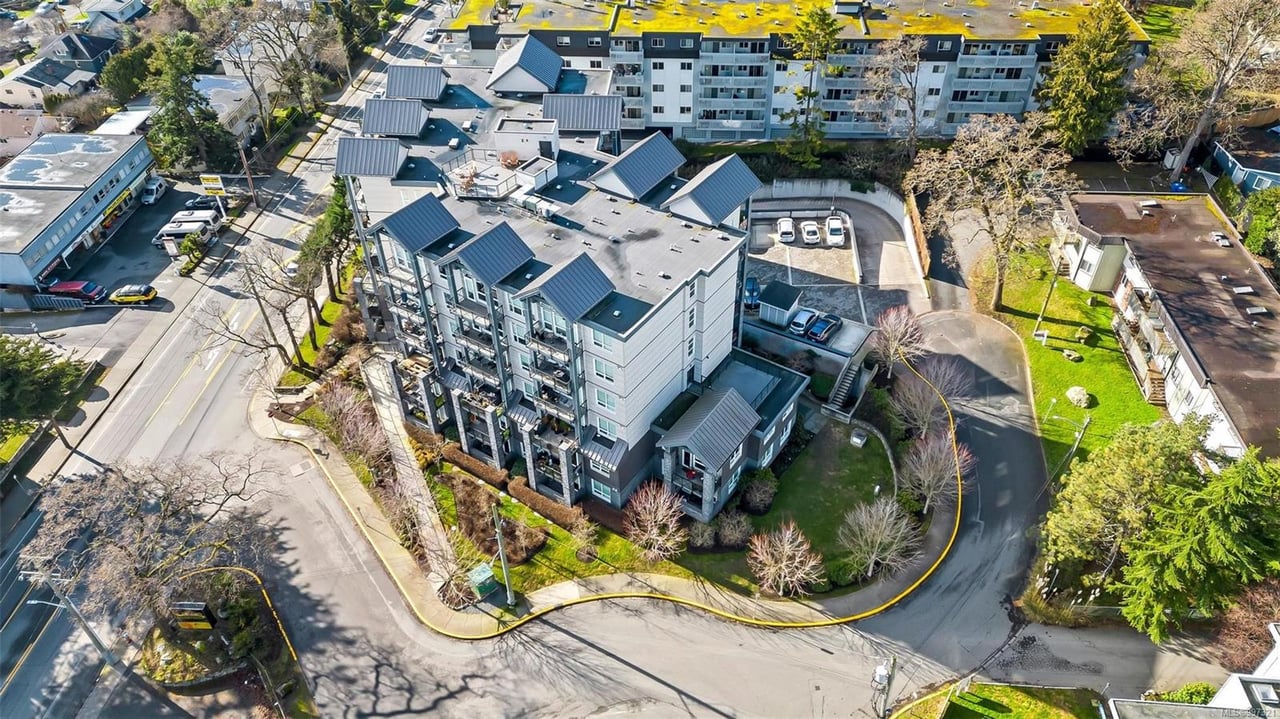 306-924 Esquimalt Rd