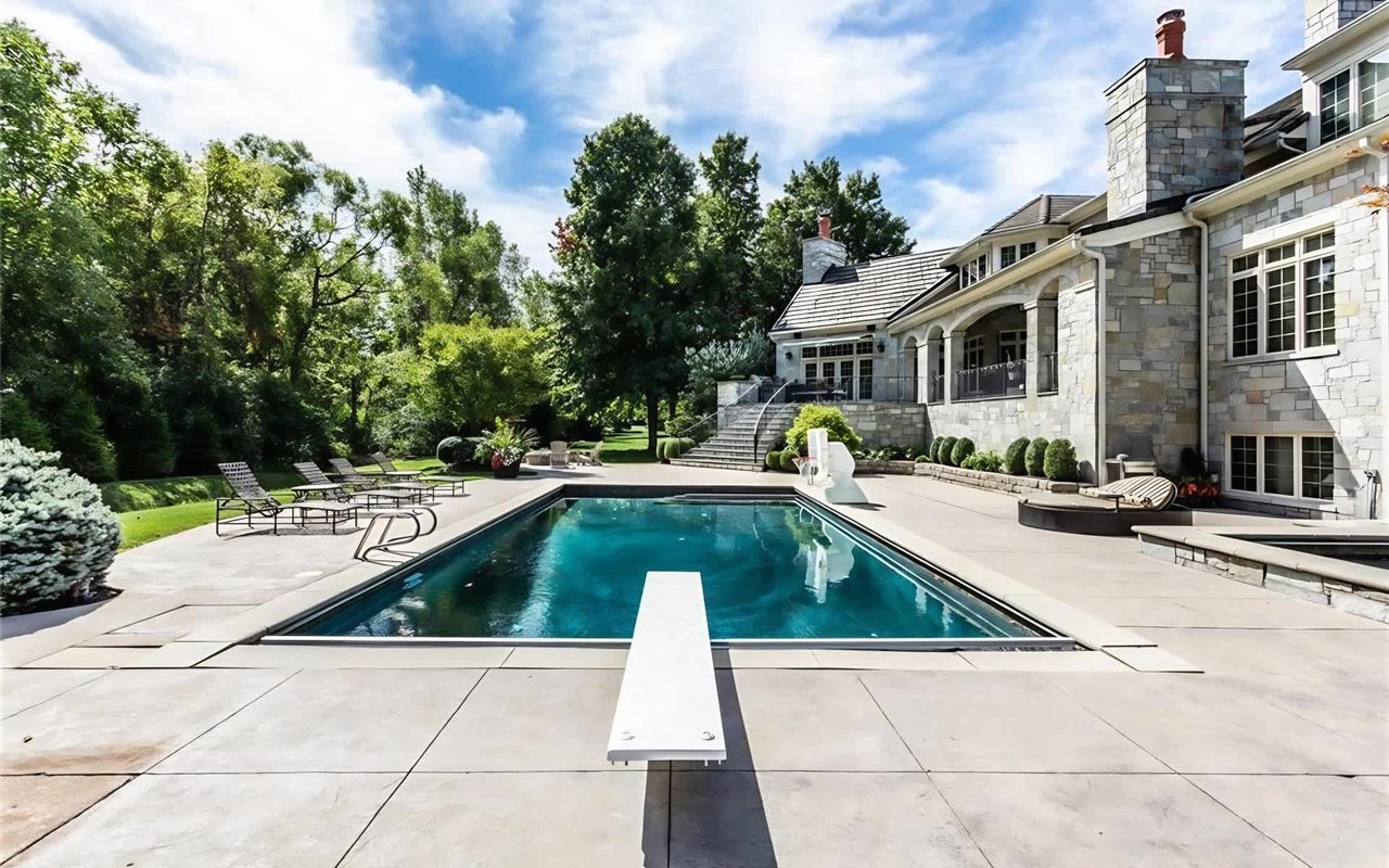 Luxury Homes for Sale in Indy