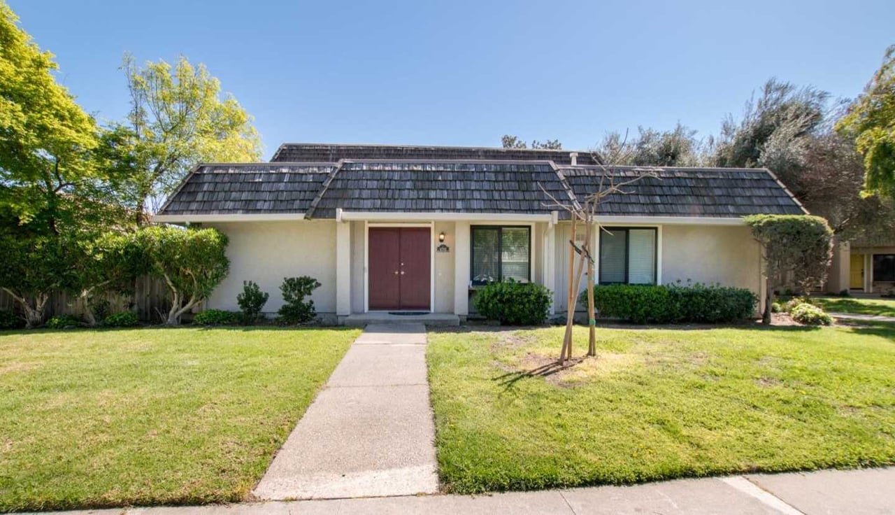 4702 Holston River CT