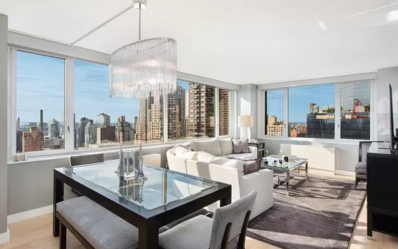 322 West 57th Street, 44D2