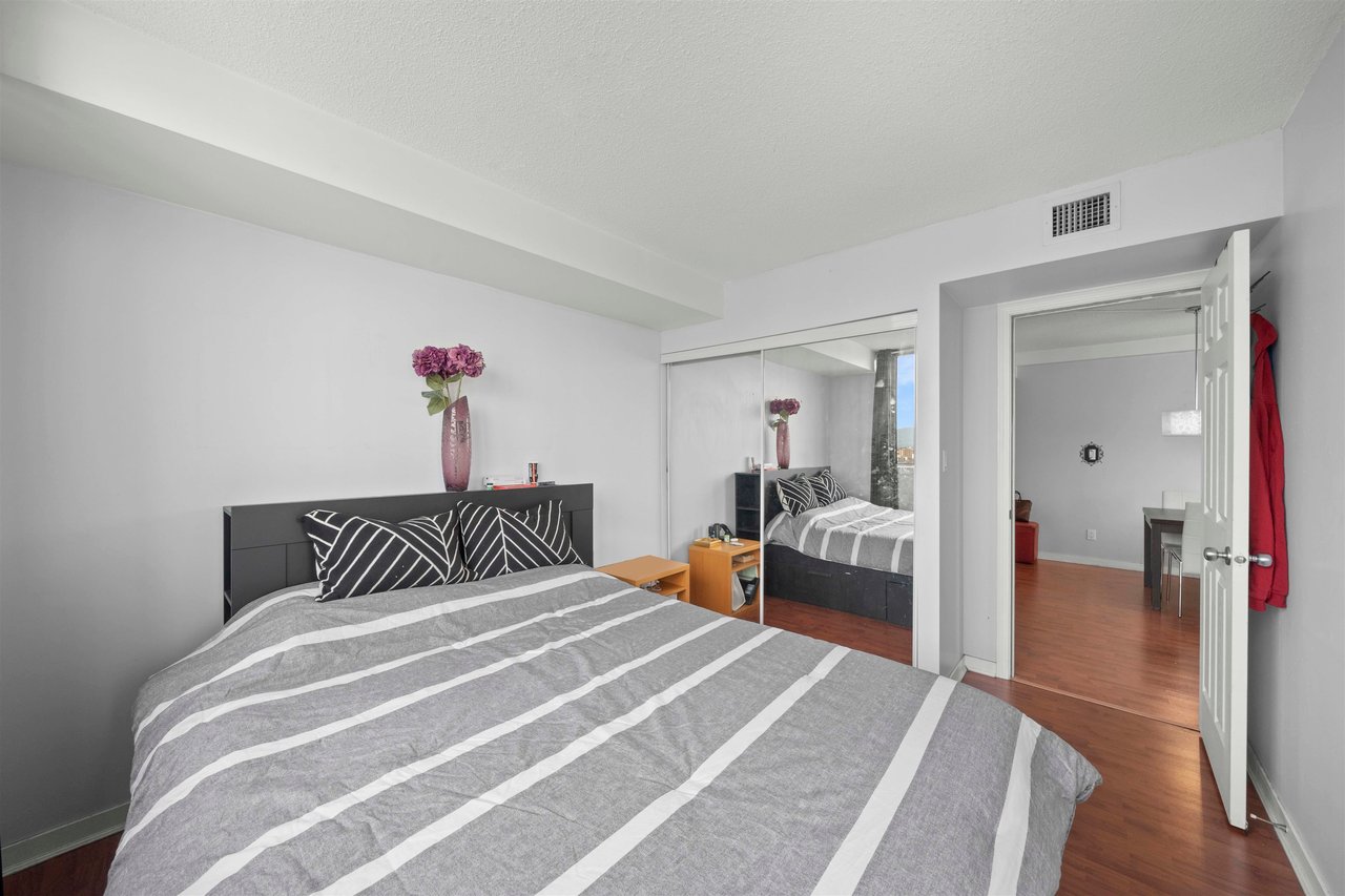 1905-63 Keefer Pl