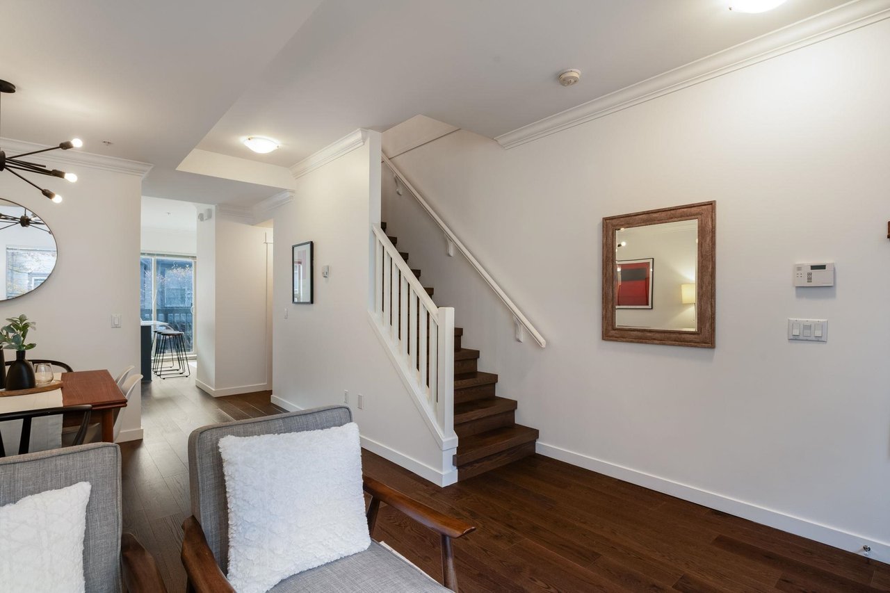 10-308 E 14th St