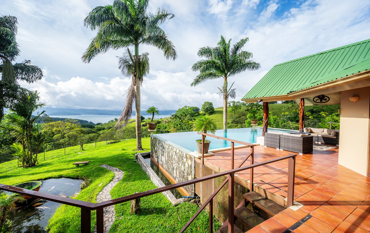 Luxury Lakefront Villa, Lake Arenal, Alajuela