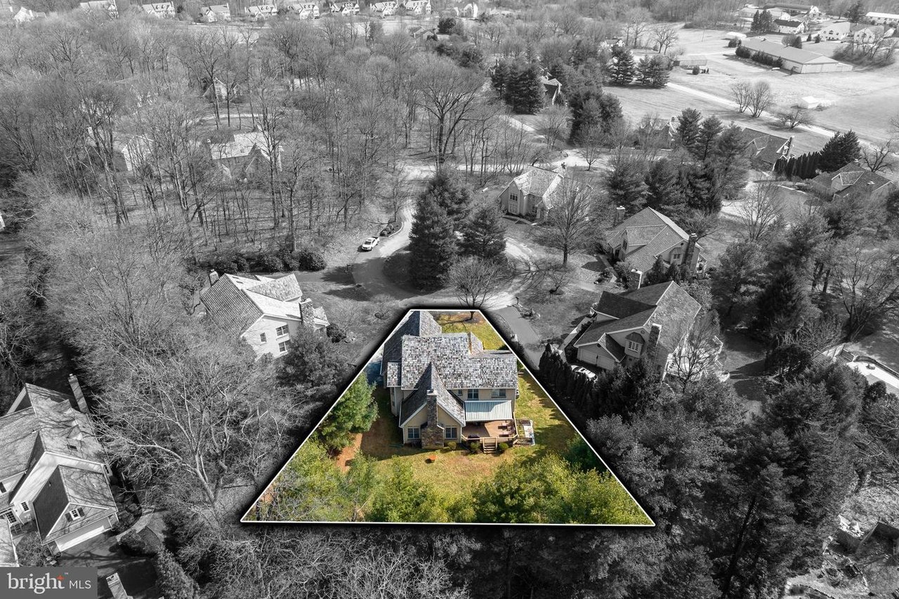 4 Woodford Ln