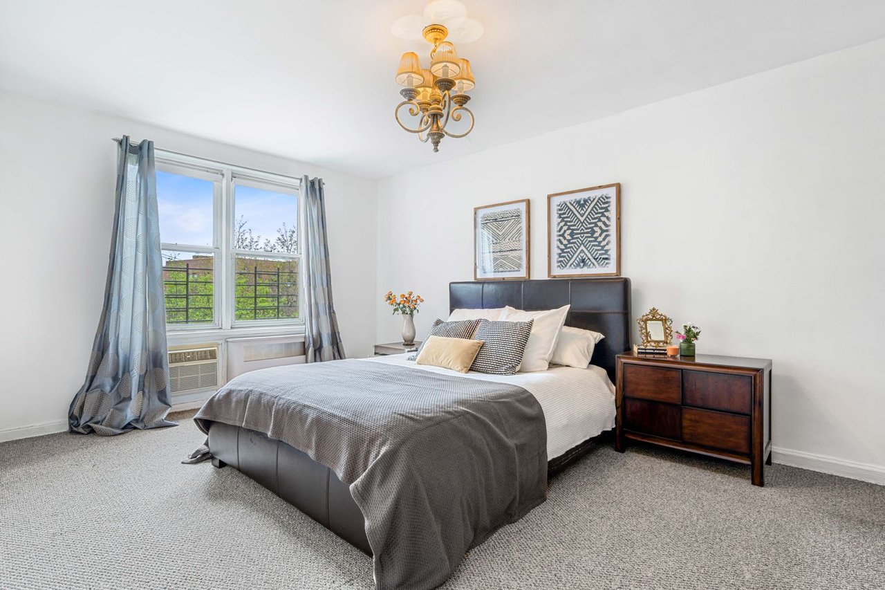 9201 Shore Road, D711