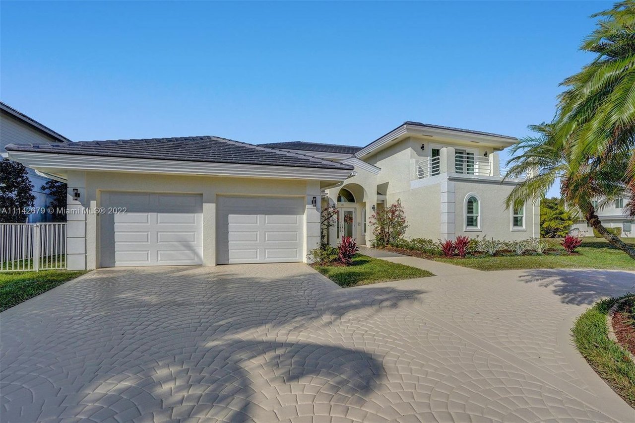541 N Lyra Cir