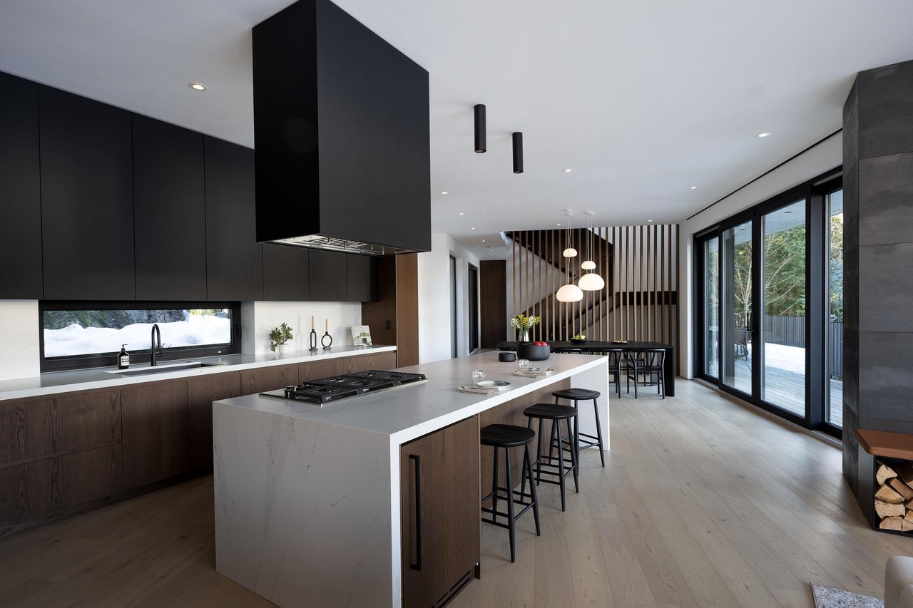 3565 Falcon Cres