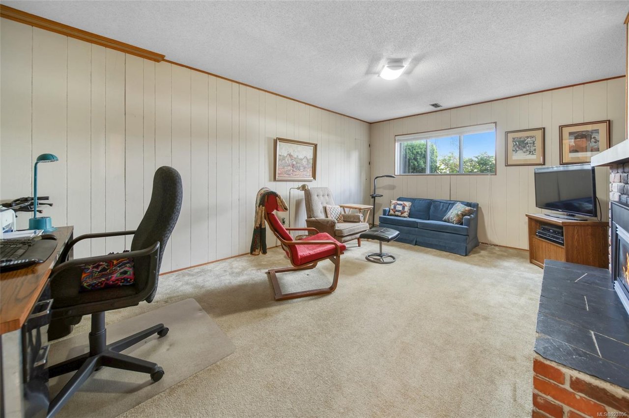 4086 Tracey St