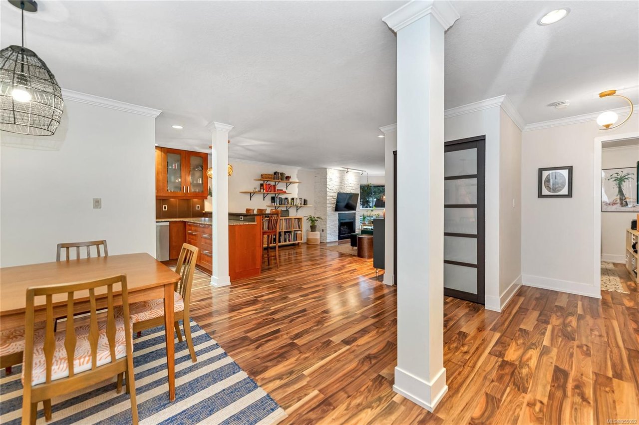 204-406 Simcoe St