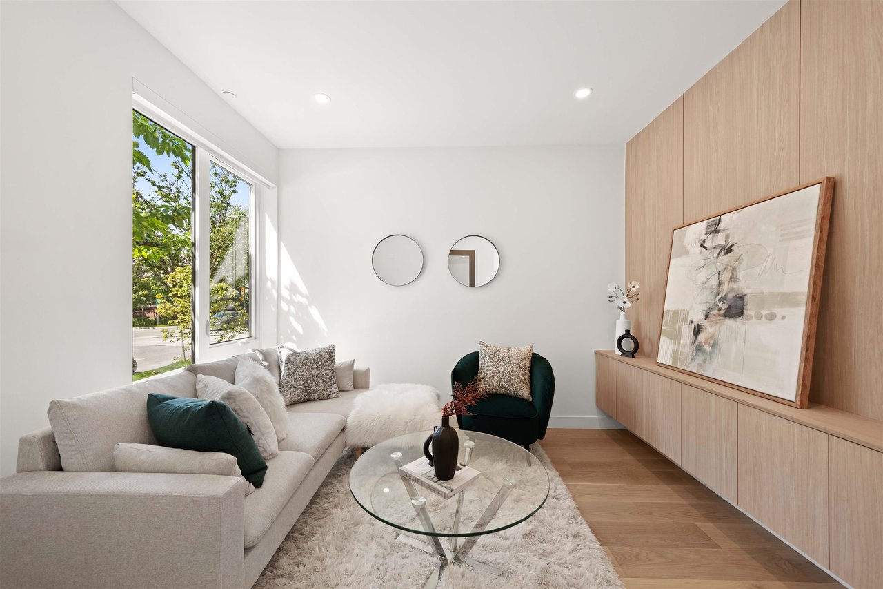 2418 Victoria Dr