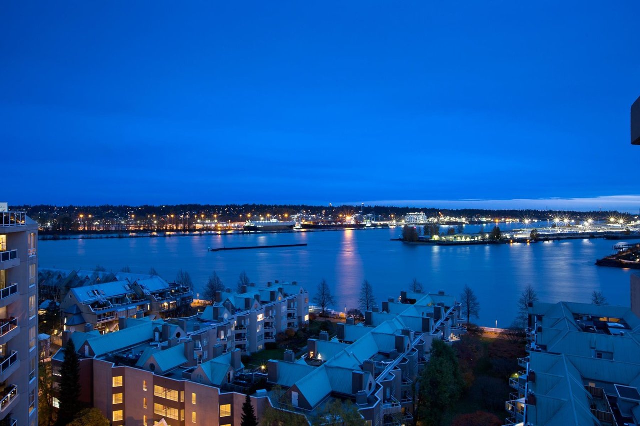 1704-1235 Quayside Dr