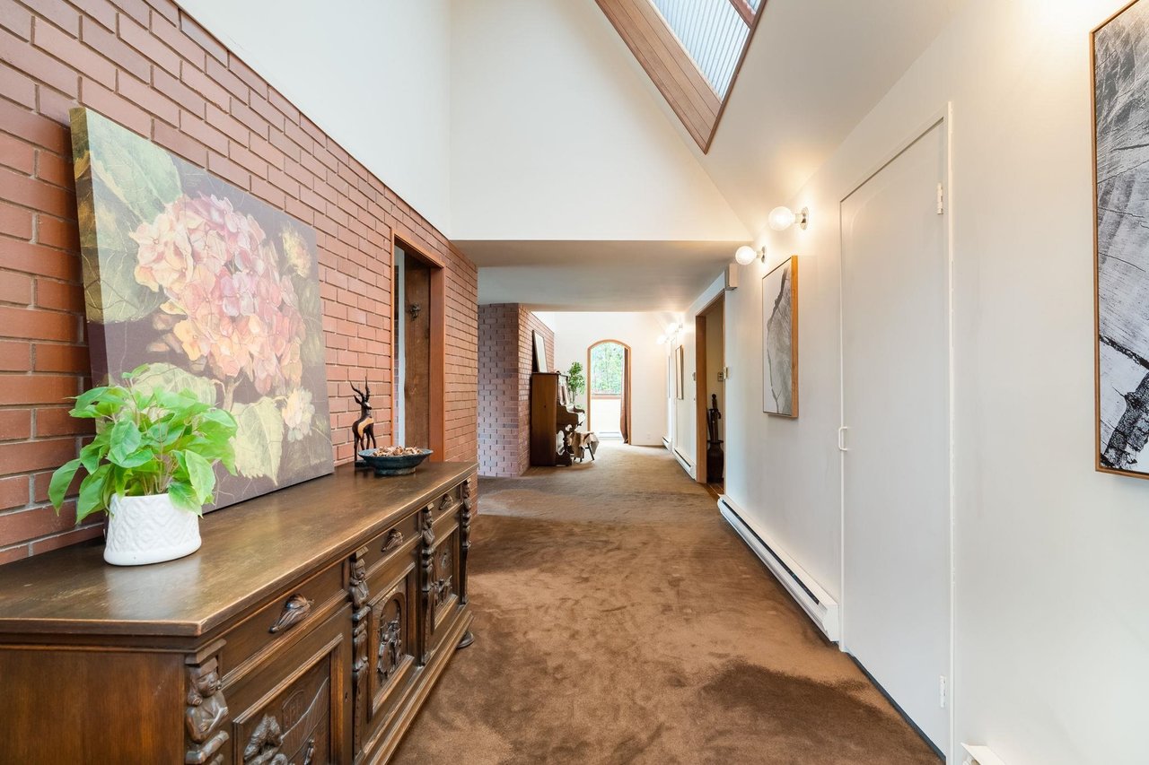 8595 Ansell Pl