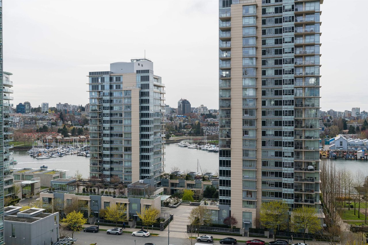 1203-1408 Strathmore Mews
