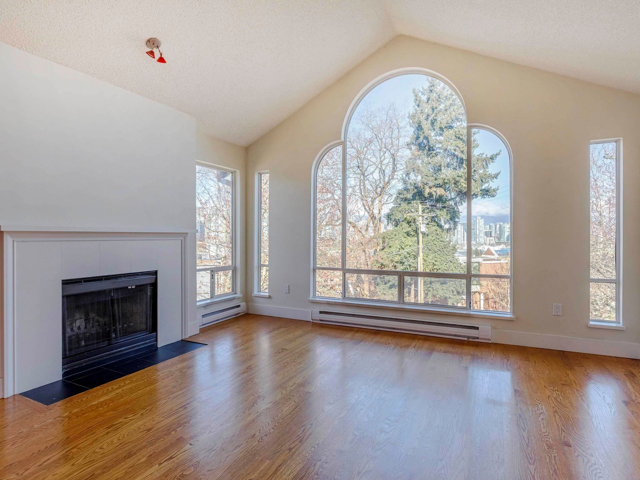 303-1100 W 7th Ave