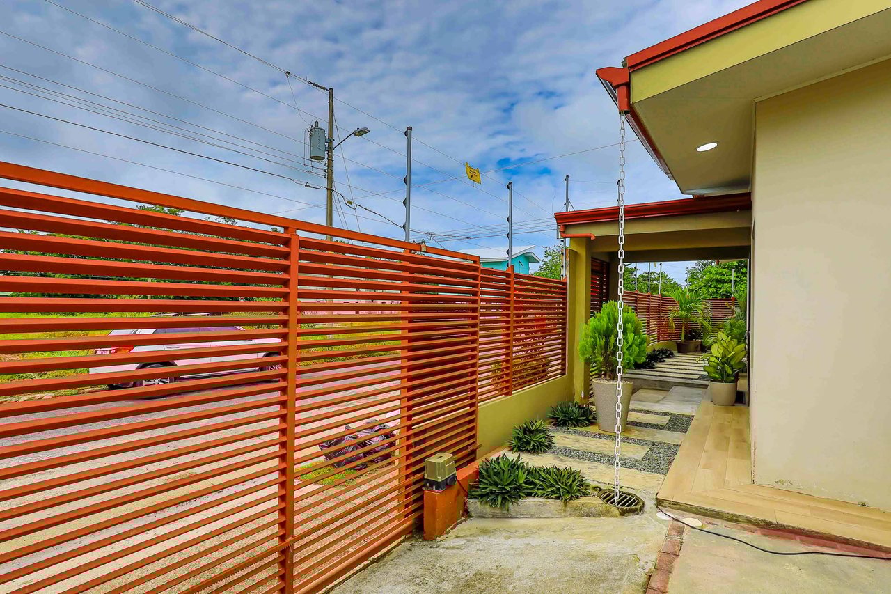 Beautiful Modern Home Manuel Antonio