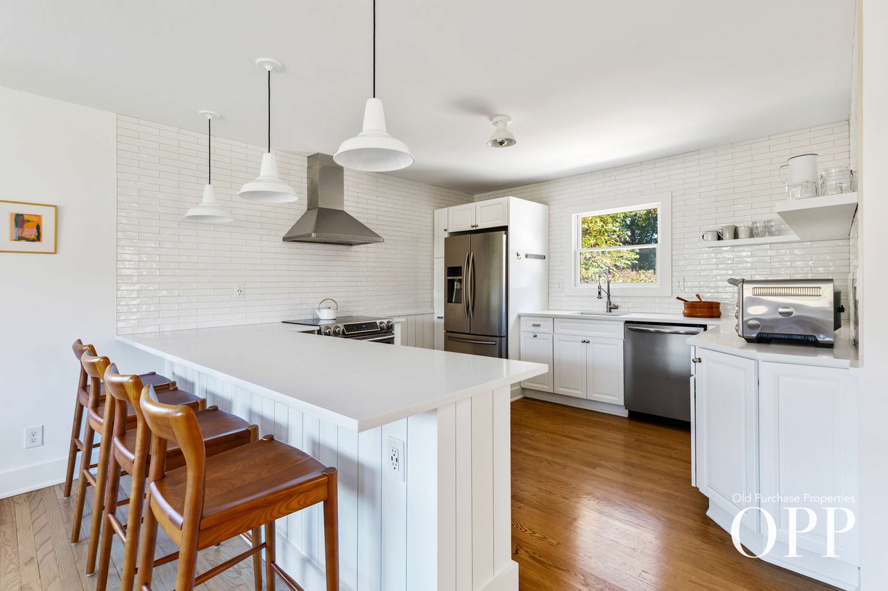  Stylish Cape Cod Retreat in Bellport Village