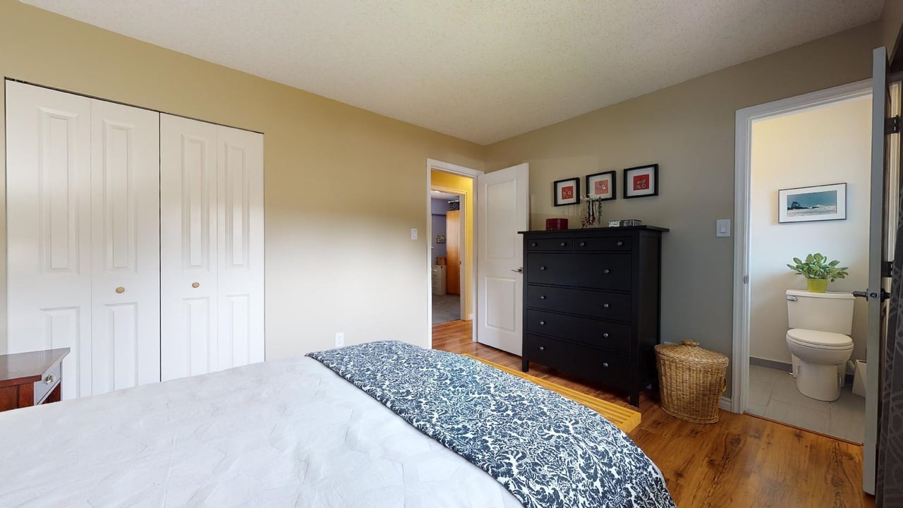 38240 Myrtlewood Cres