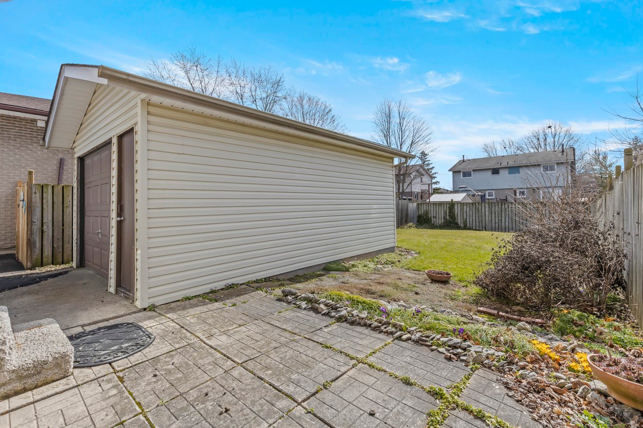 112 Graystone Cres
