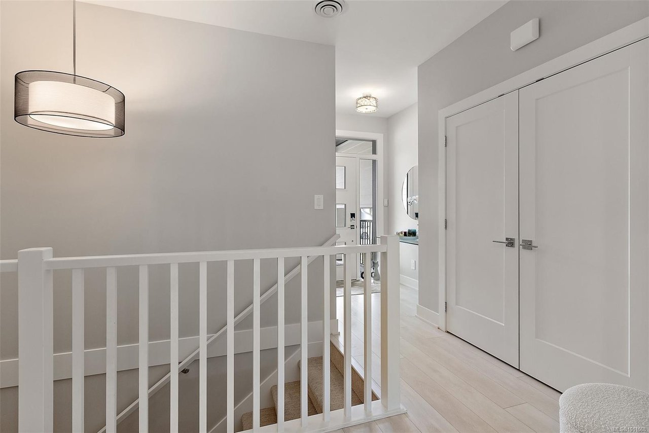 1283 Centauri Dr