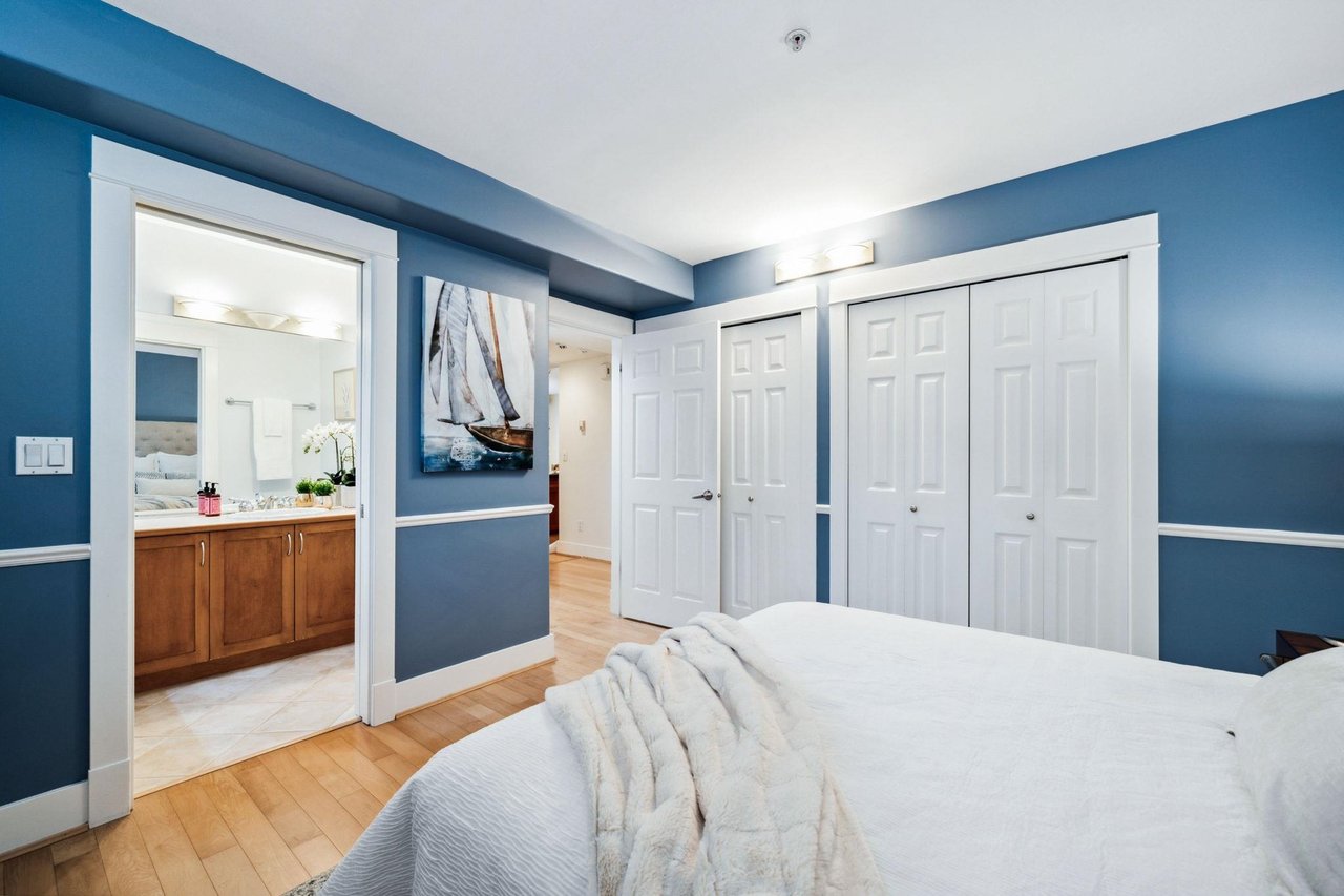 147 W 15th Ave