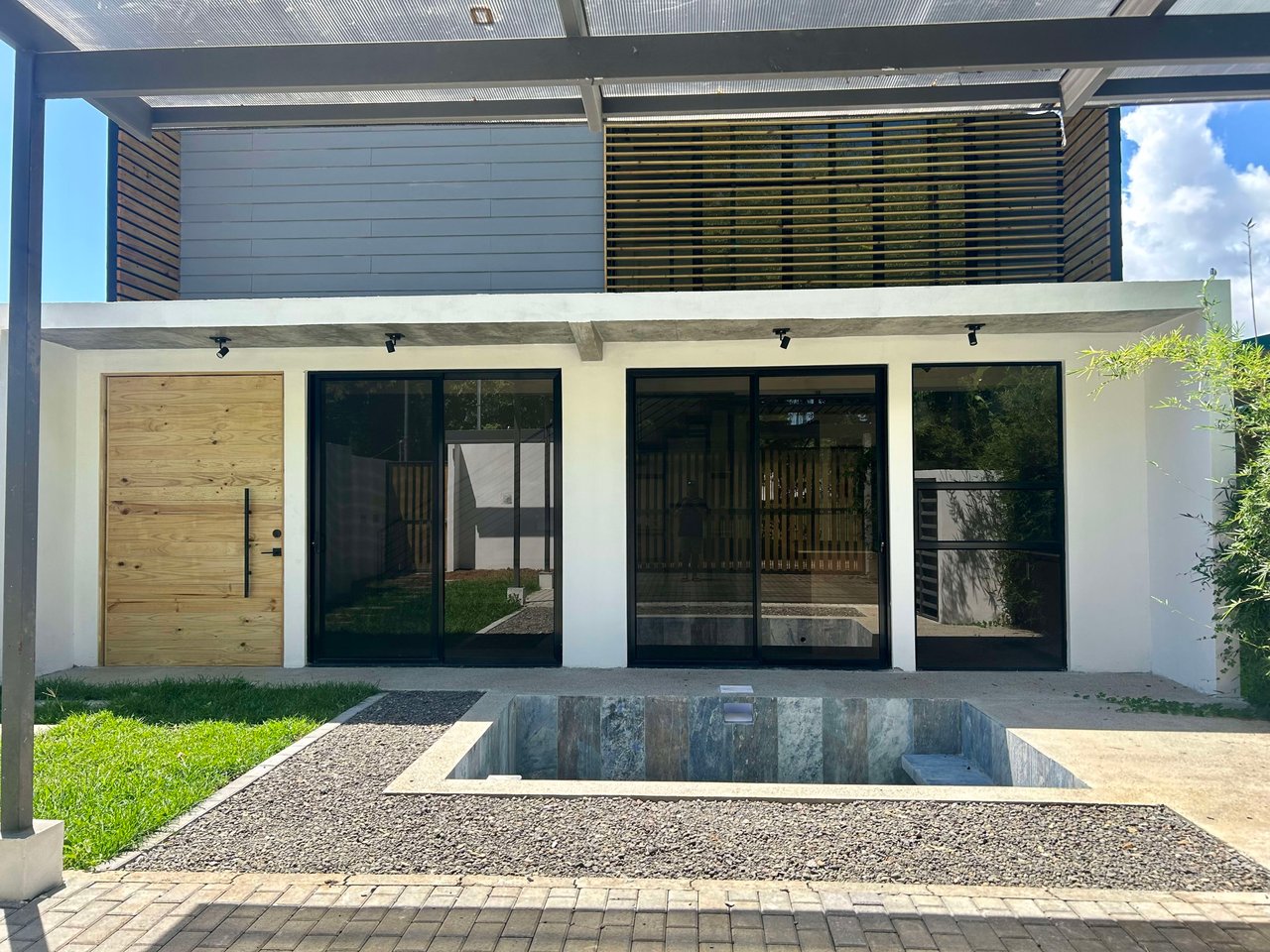 Brand New Modern 3 bed, 3 bath Villa in Uvita