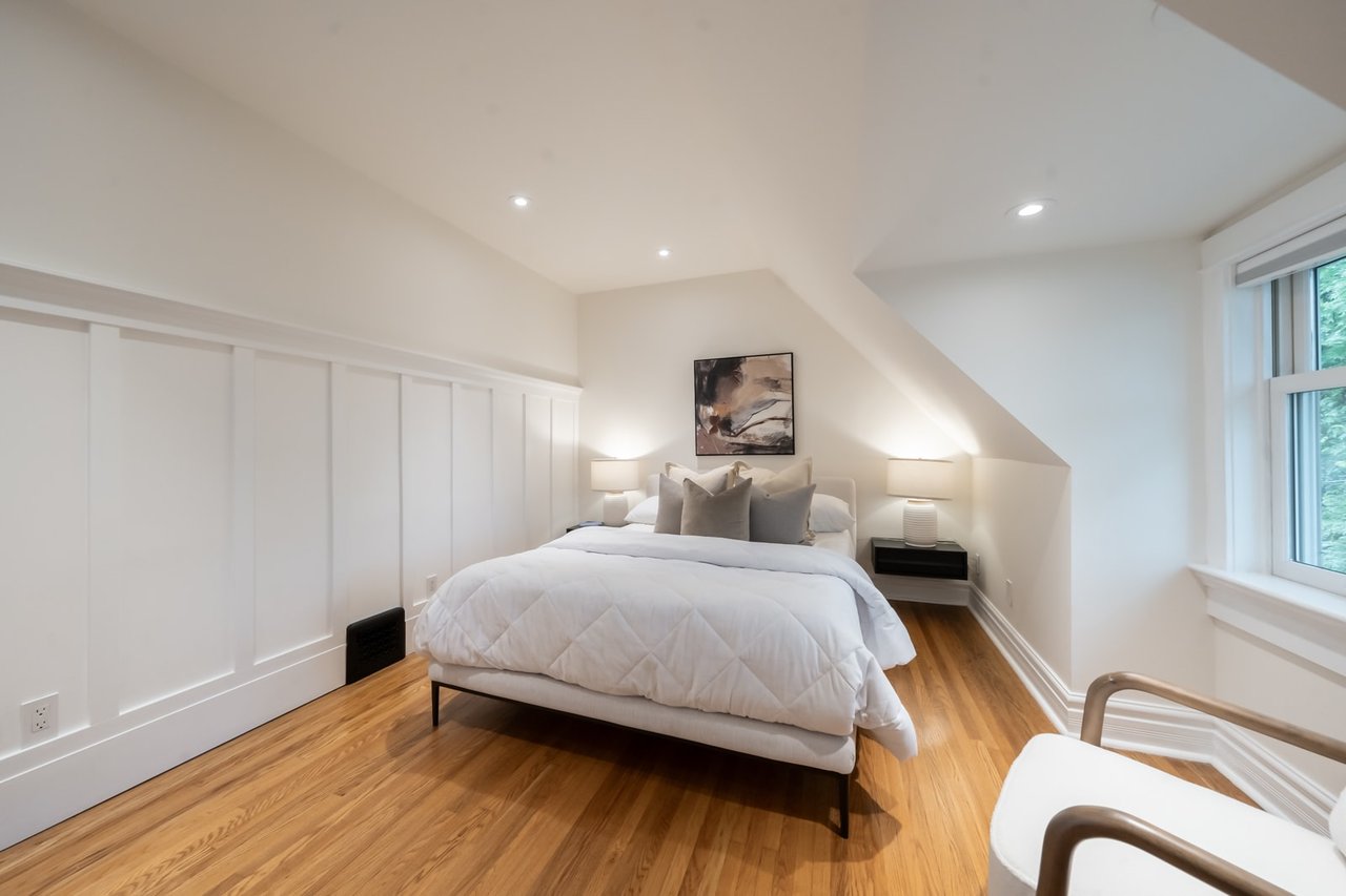 223 Indian Rd Cres
