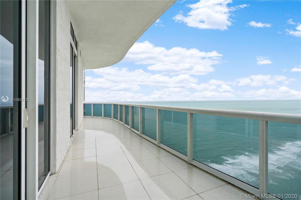 15901 Collins Ave, #4202