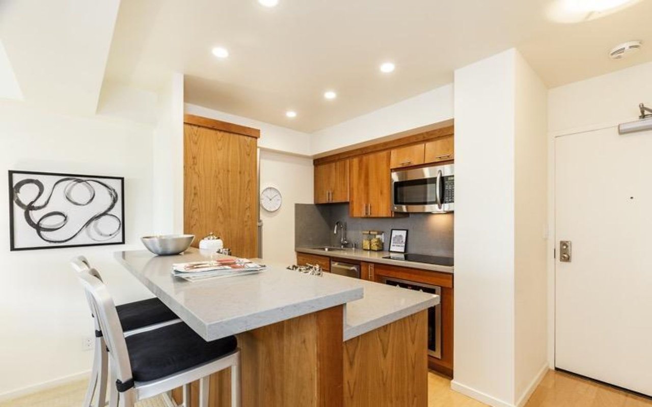 1177 California #304