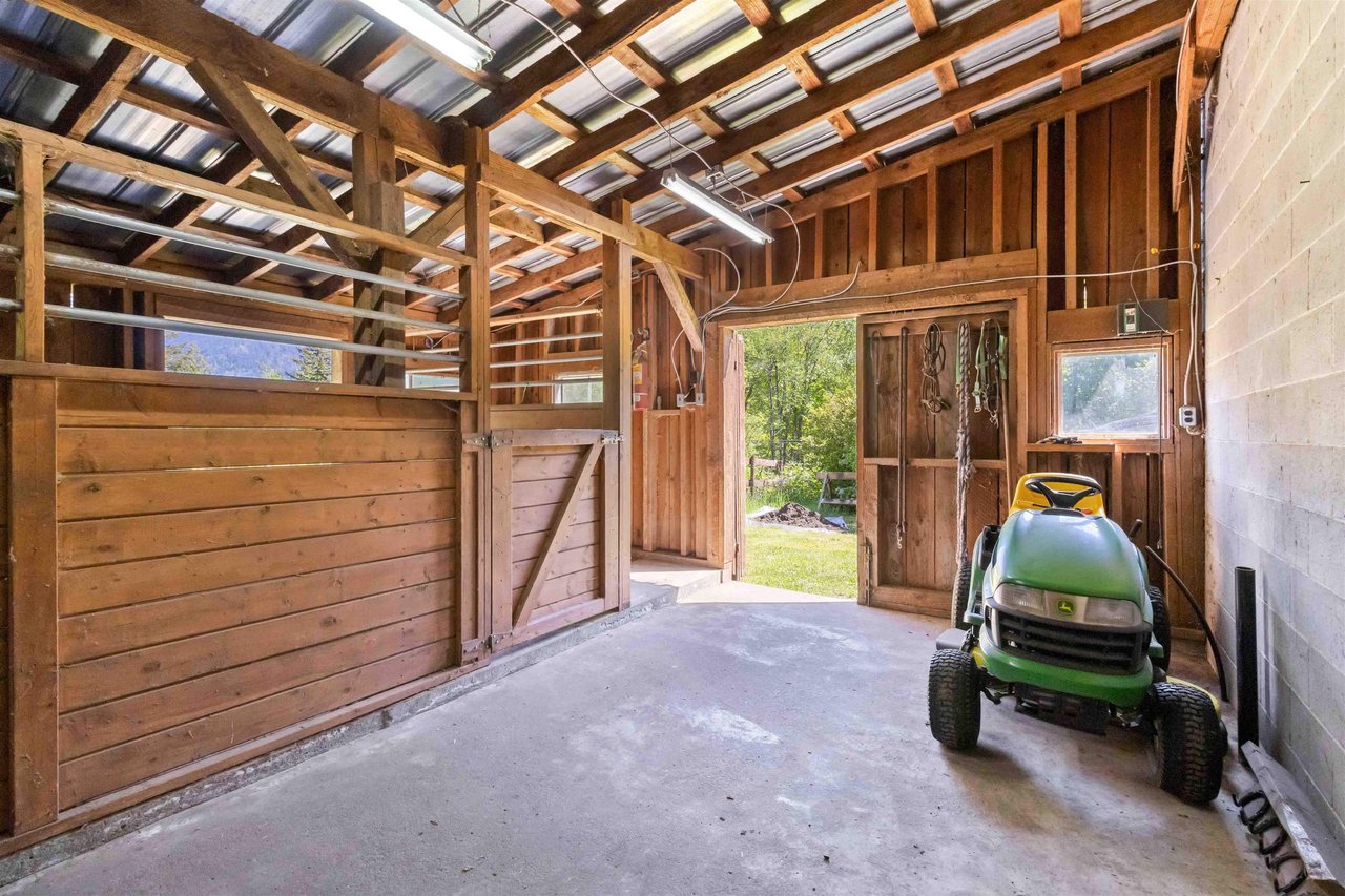 1621 Columbia Valley Rd